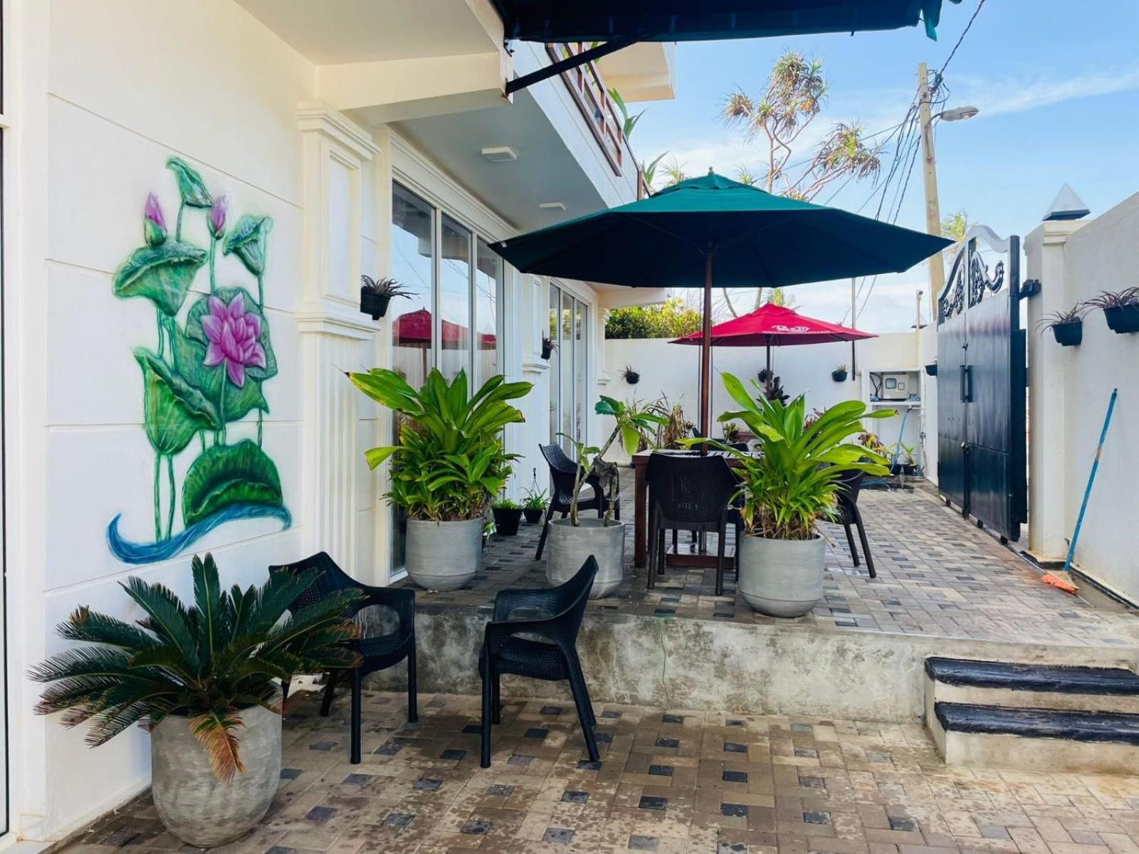 Bivon Reach Hotel Uswetakeiyawa Exterior photo